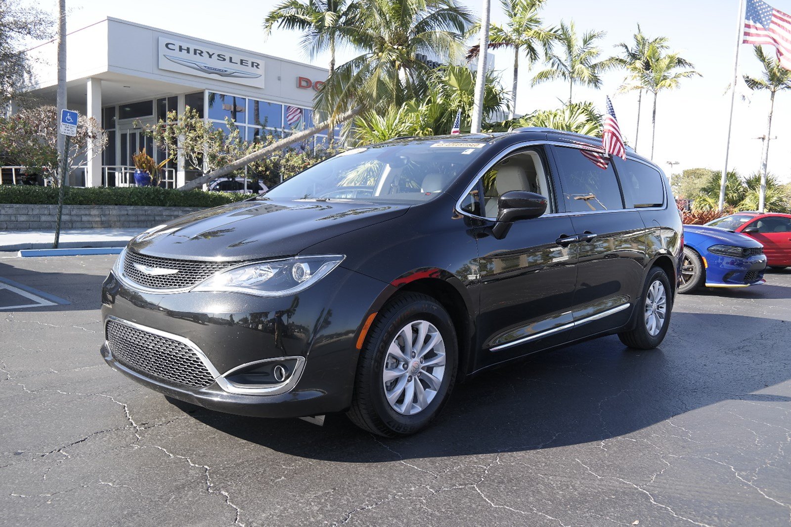 Chrysler pacifica touring l