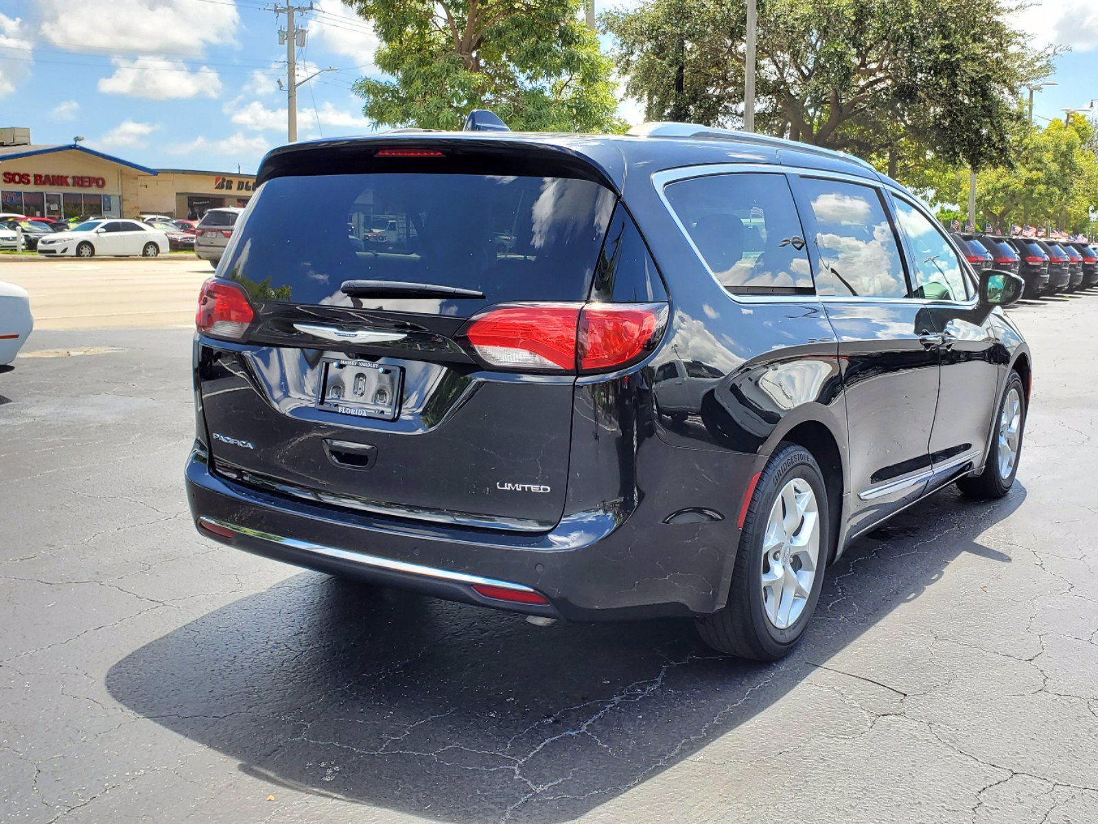 Pre-Owned 2019 Chrysler Pacifica Limited Mini-van, Passenger in ...